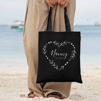 Nanny Est 2026 Tote Bag | Botanical Heart Wreath Calligraphy Design | Premium Twill Diamond-Grid Texture | Sentimental Gift for New Grandma